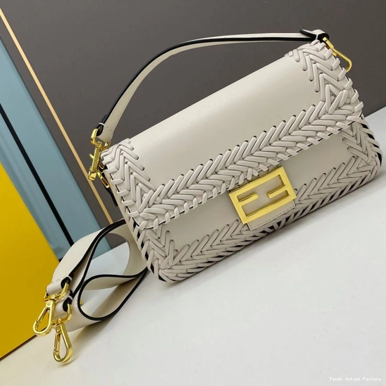 Vintage HOT In Stitching Fendi Baguette Leather Bag Medium White 0718